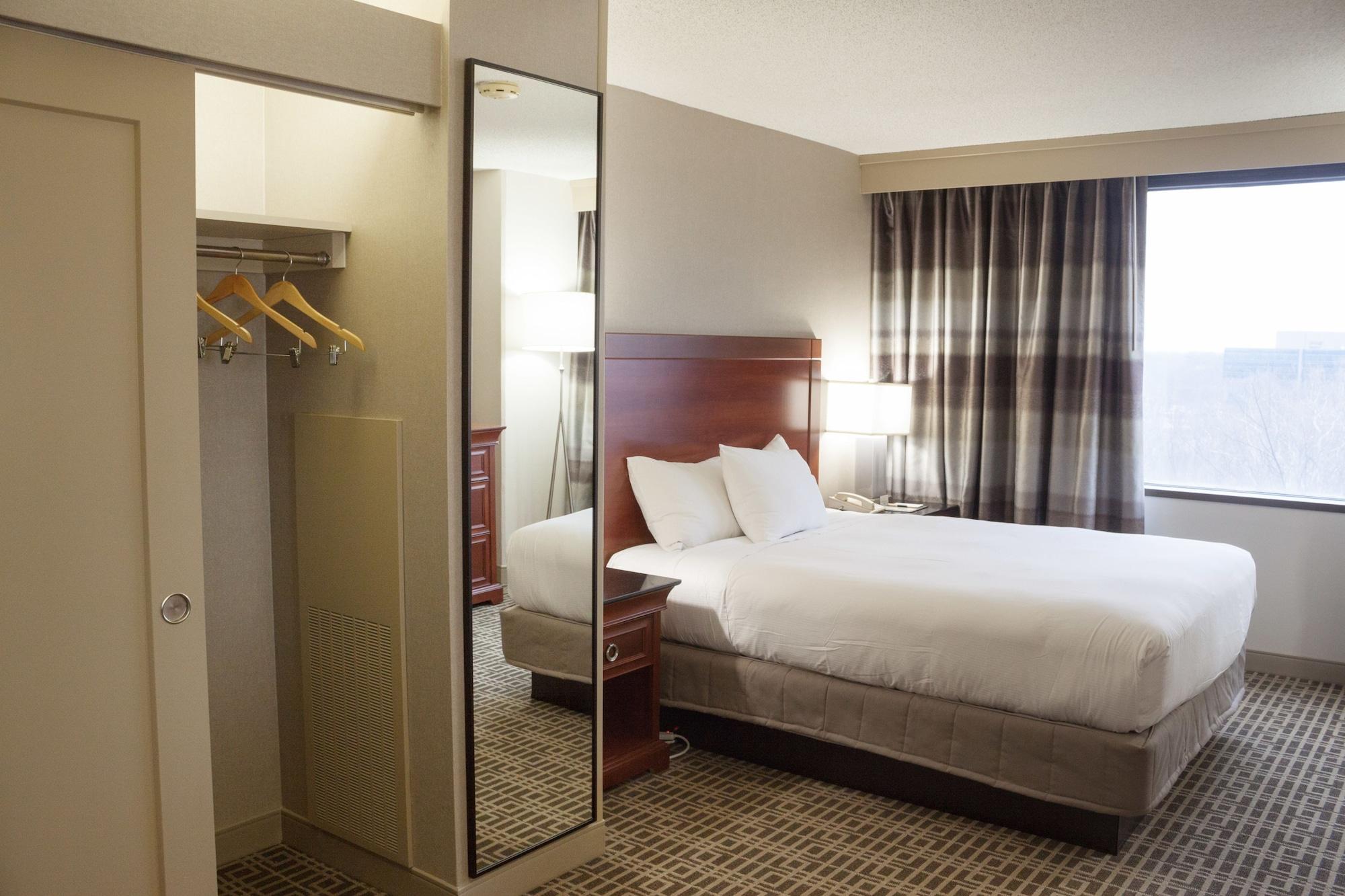 Doubletree By Hilton Kansas City - Overland Park Exterior photo