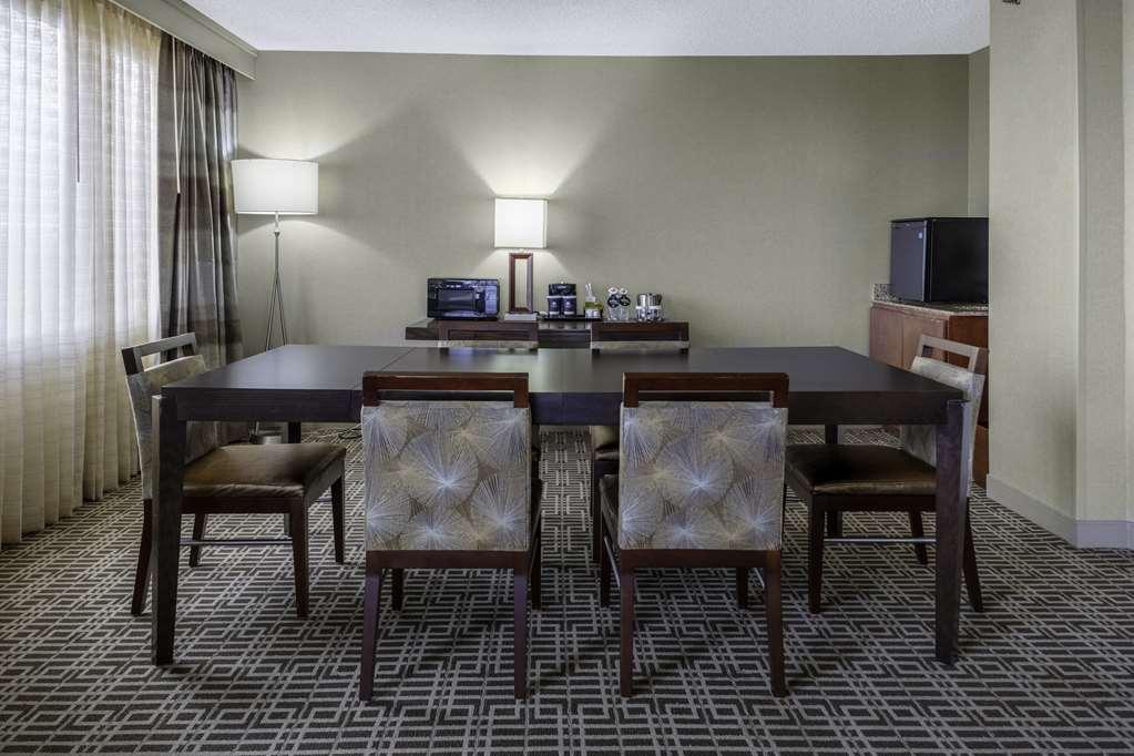 Doubletree By Hilton Kansas City - Overland Park Room photo