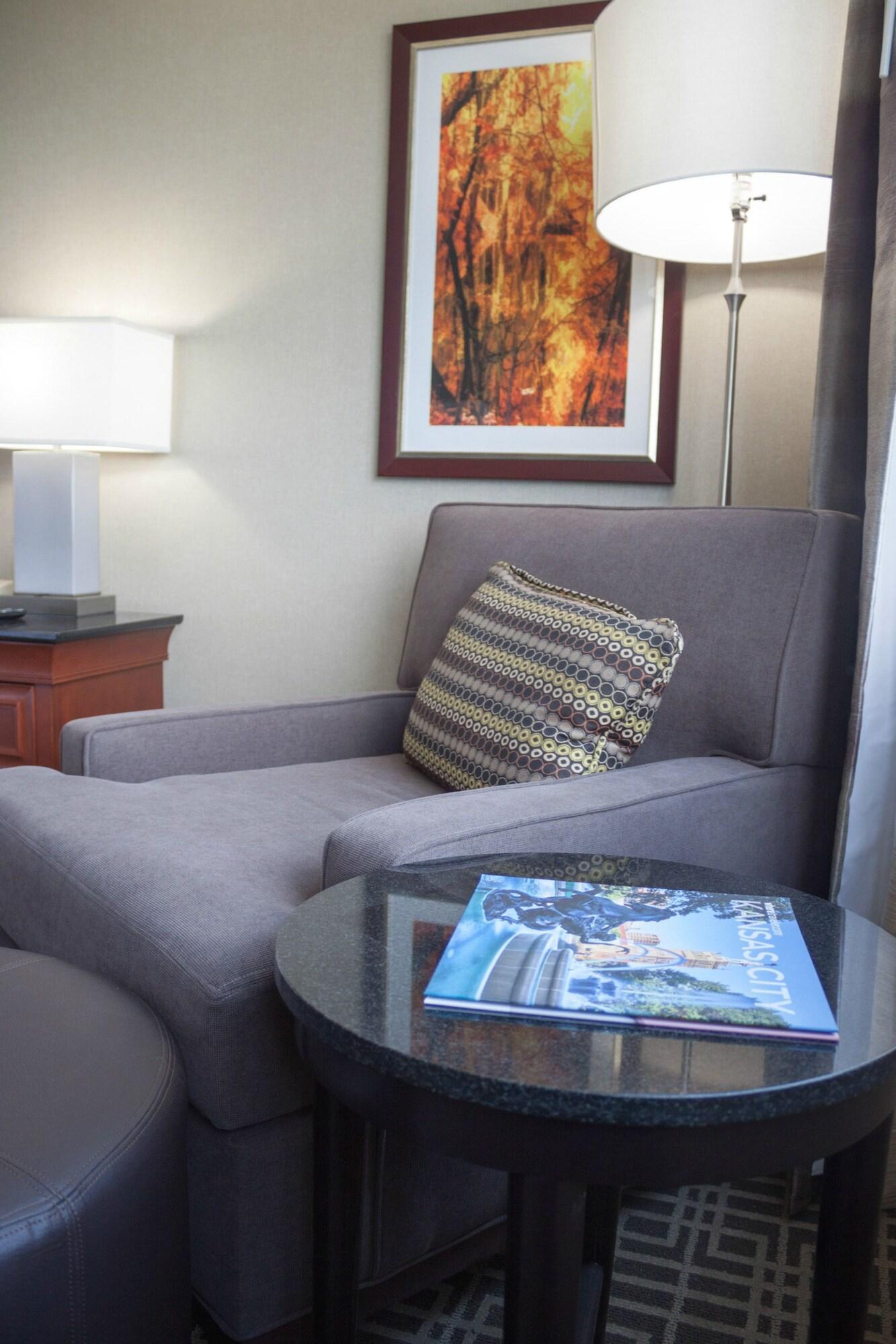 Doubletree By Hilton Kansas City - Overland Park Exterior photo