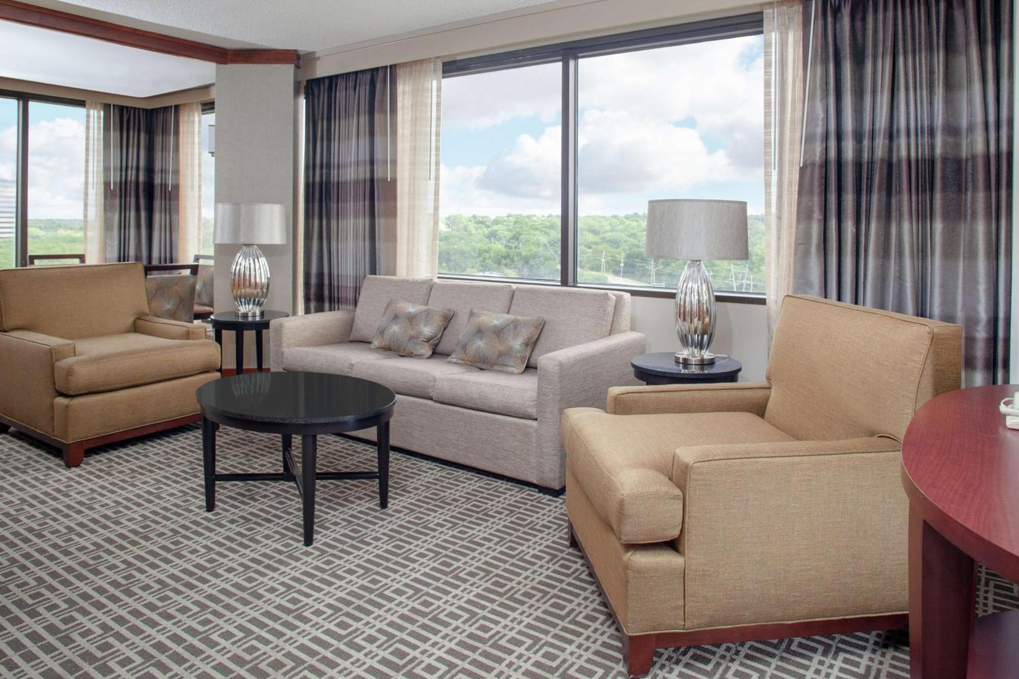 Doubletree By Hilton Kansas City - Overland Park Exterior photo
