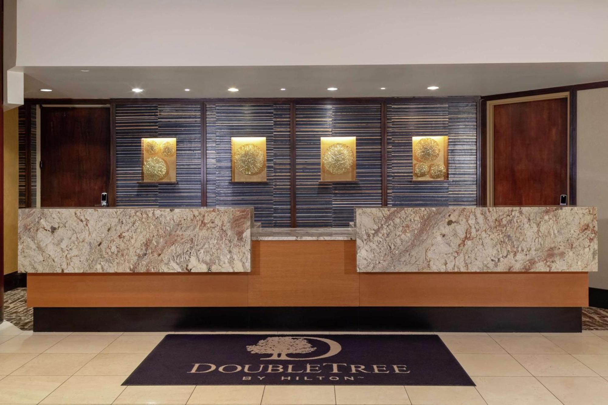 Doubletree By Hilton Kansas City - Overland Park Exterior photo