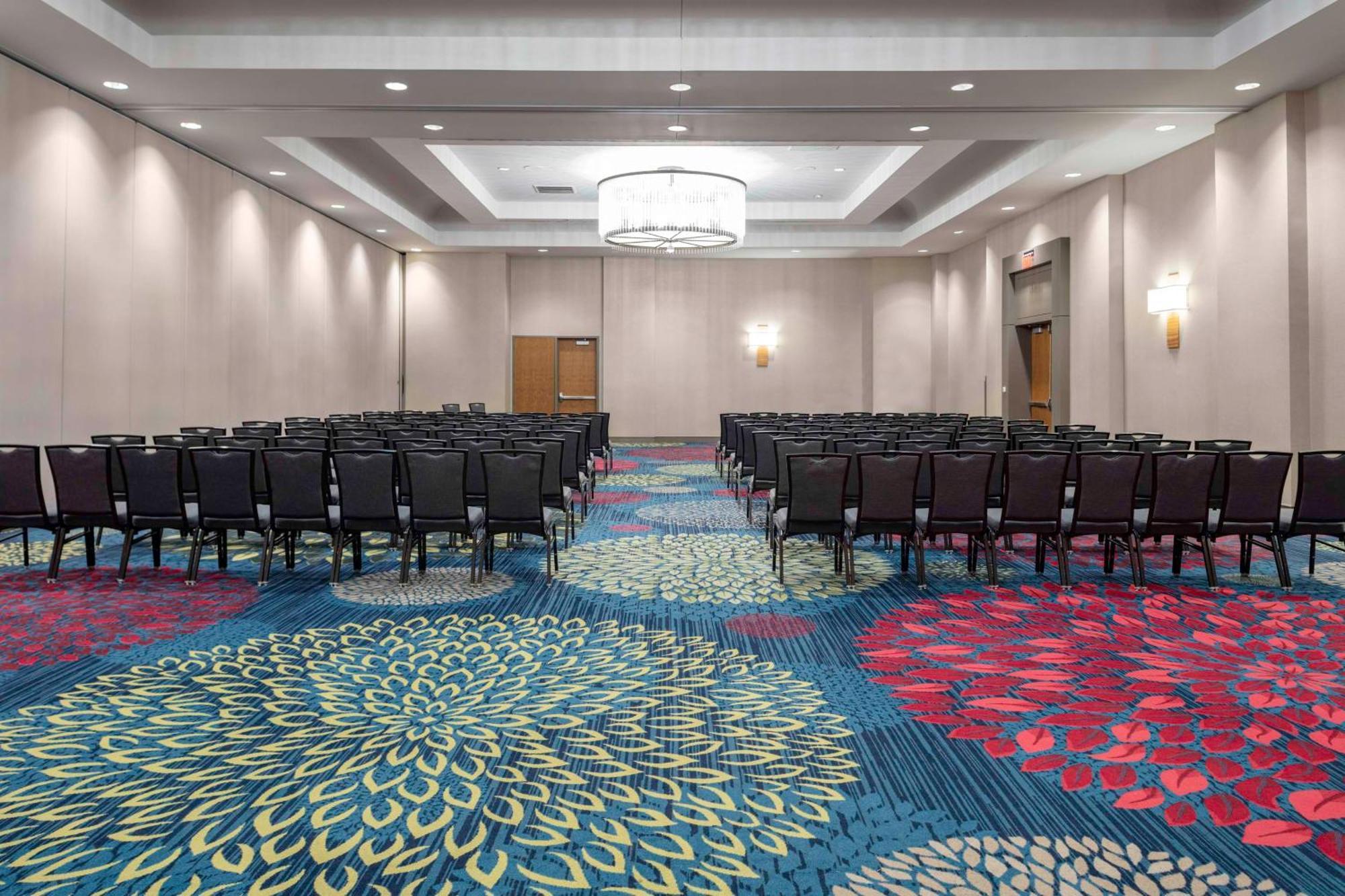 Doubletree By Hilton Kansas City - Overland Park Exterior photo