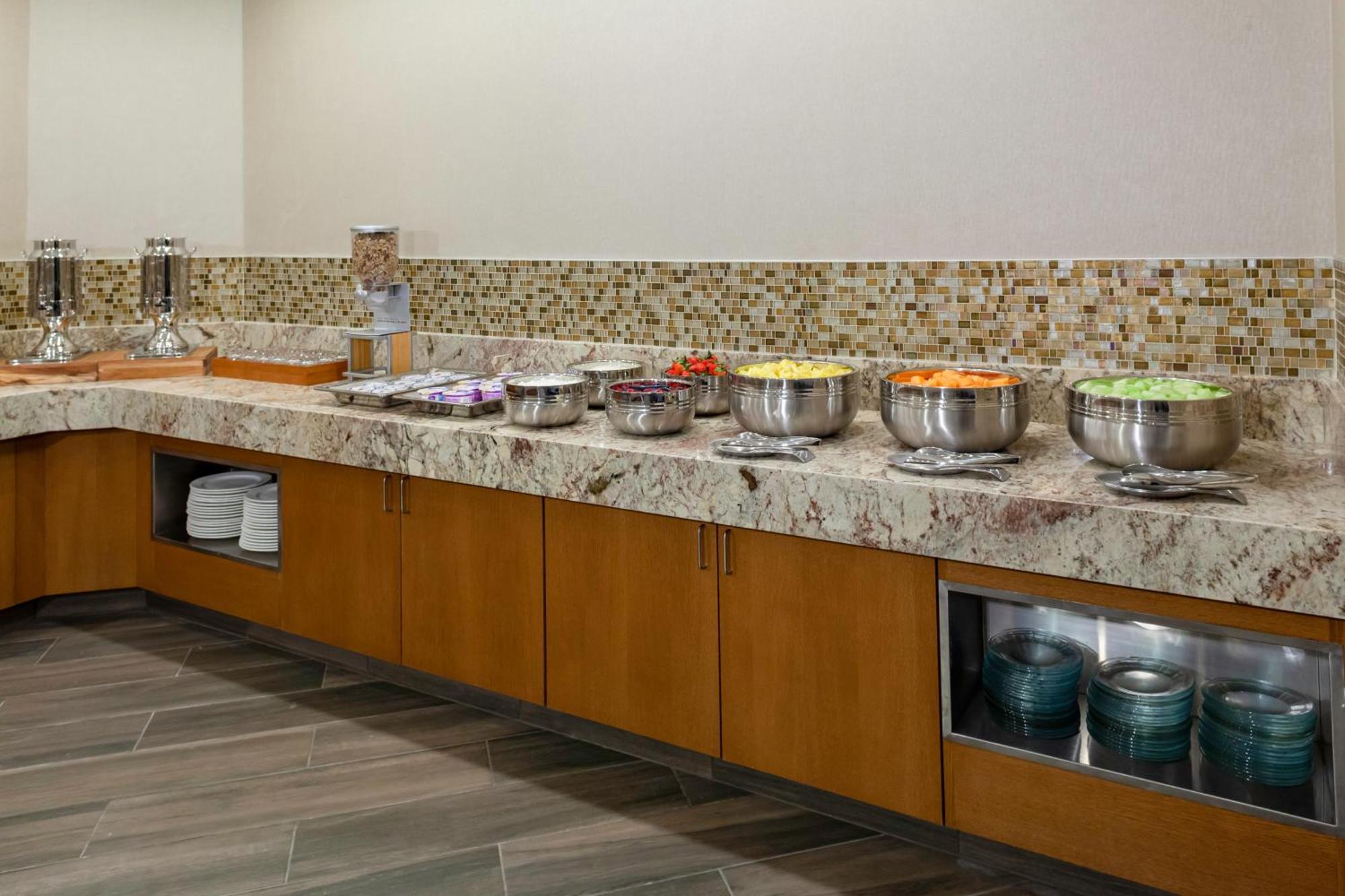 Doubletree By Hilton Kansas City - Overland Park Exterior photo